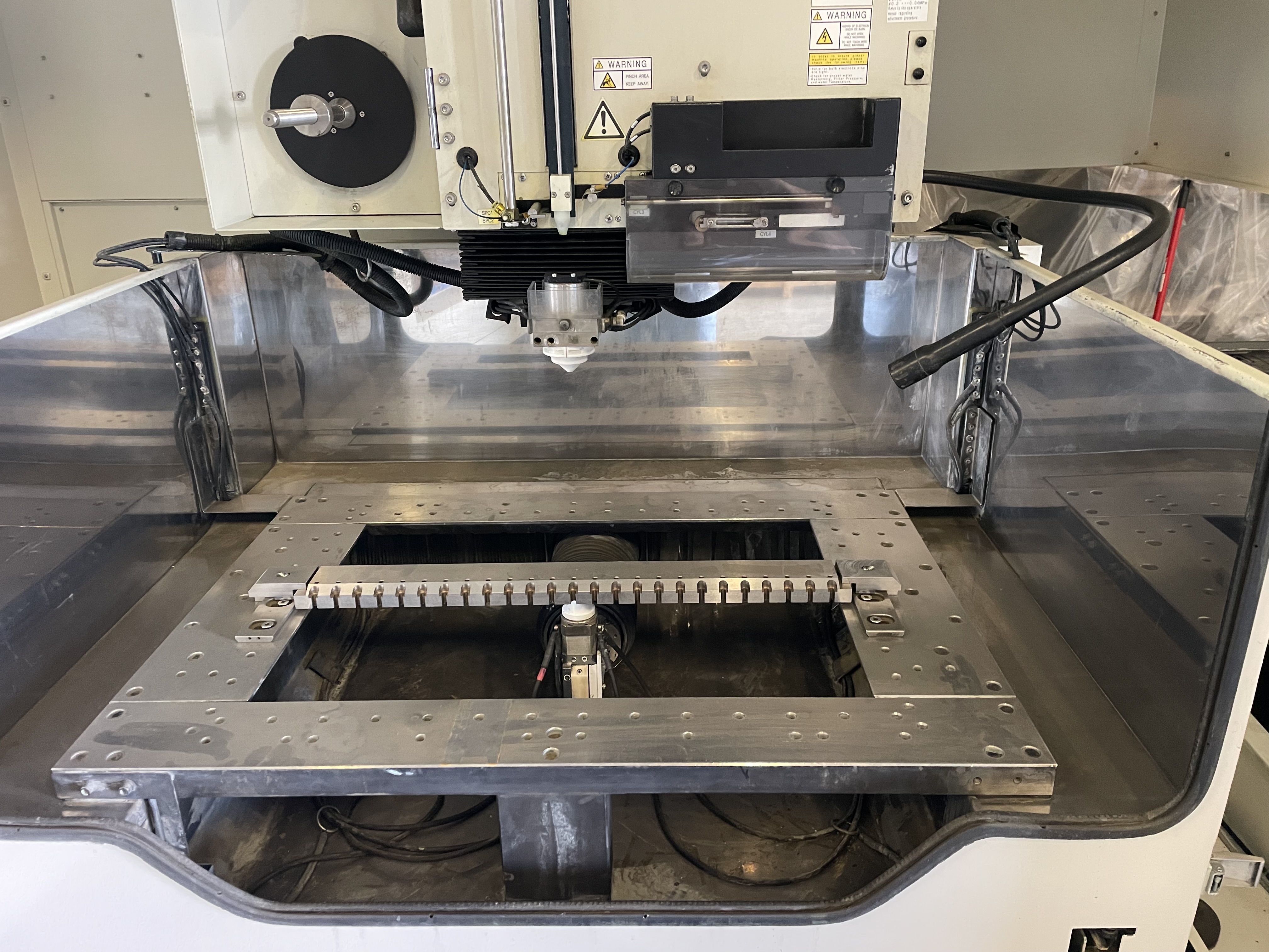 α-1iD Wire EDM Machine — foto 2